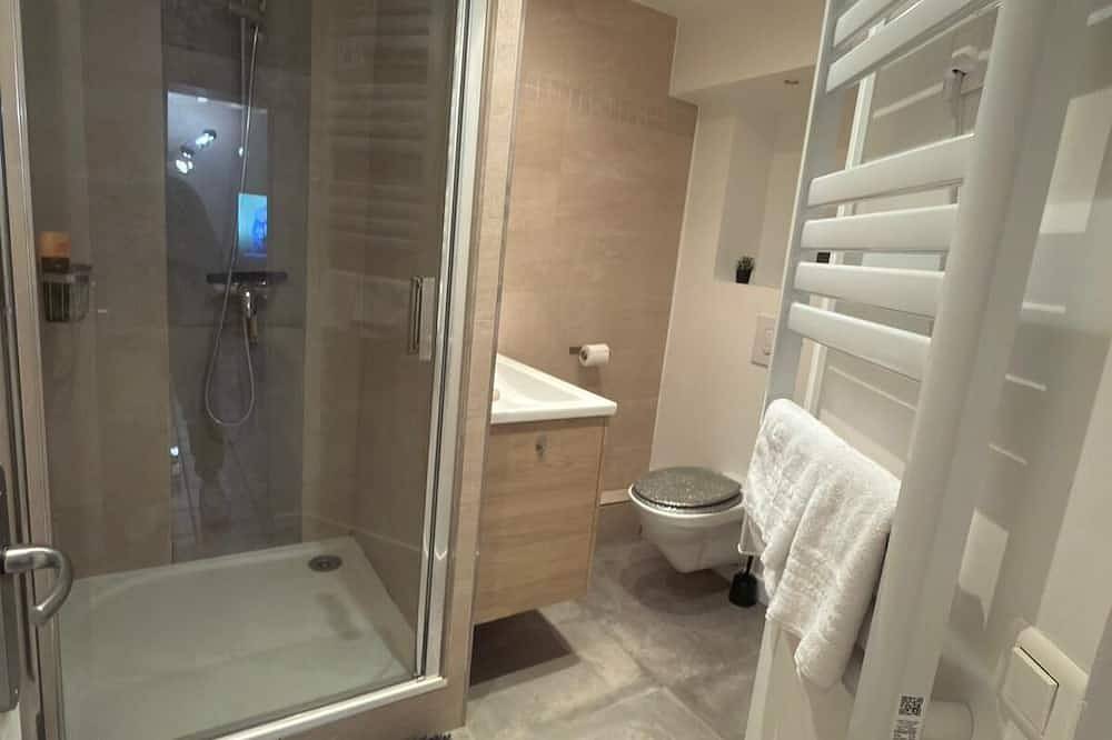 Appartement entier, Duplex Sublime Plein Centre Ville Parking Sous Terrain Inclus Paris 10 Min in Rueil-Malmaison, Hauts-de-Seine