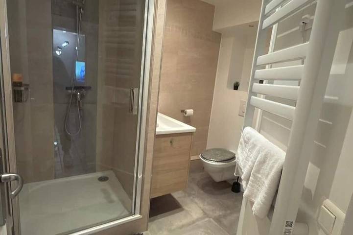 Appartement entier, Duplex Sublime Plein Centre Ville Parking Sous Terrain Inclus Paris 10 Min in Rueil-Malmaison, Hauts-de-Seine
