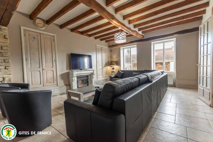 Gîte pour 16 personnes, avec jardin ainsi que piscine et terrasse à Leuvrigny