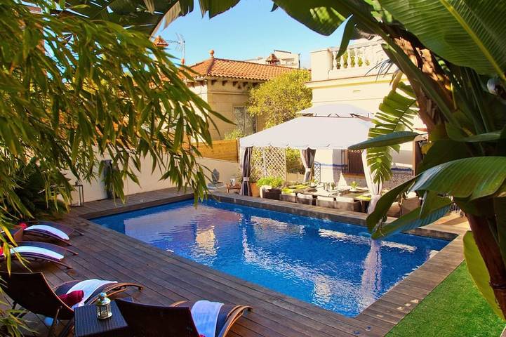 Villa mit pool für 18 Personen, mit Balkon und Whirlpool sowie Terrasse und Garten in Barcelona