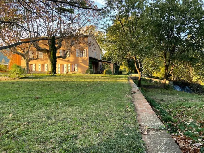 Chalet para 18 personas, con vistas además de jardín y piscina - 1