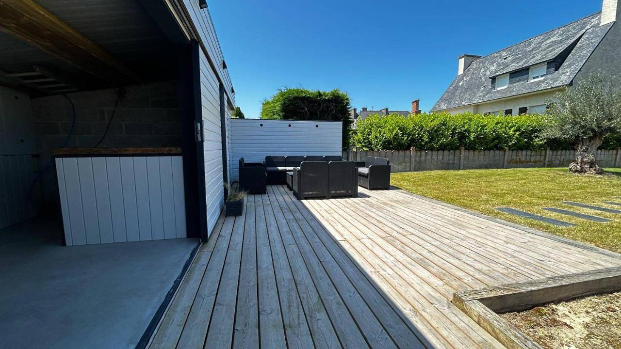 Five-Bedroom House in Saint-Pôtan, Région de Dinan