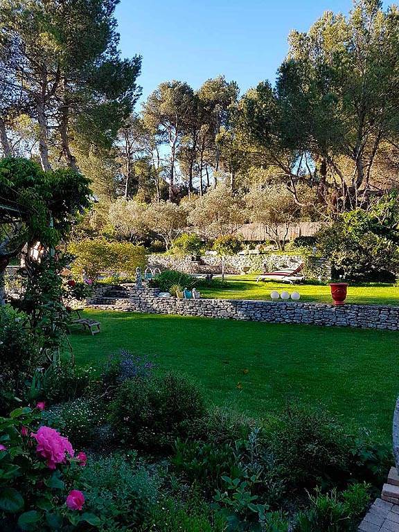 Gîte pour 2 personnes, avec jardin ainsi que piscine et terrasse à Cheval-Blanc - 4