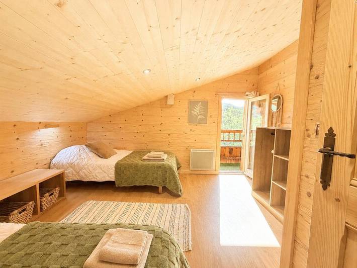 Gîte pour 8 personnes, avec vue ainsi que terrasse et piscine à Les Clefs - 4