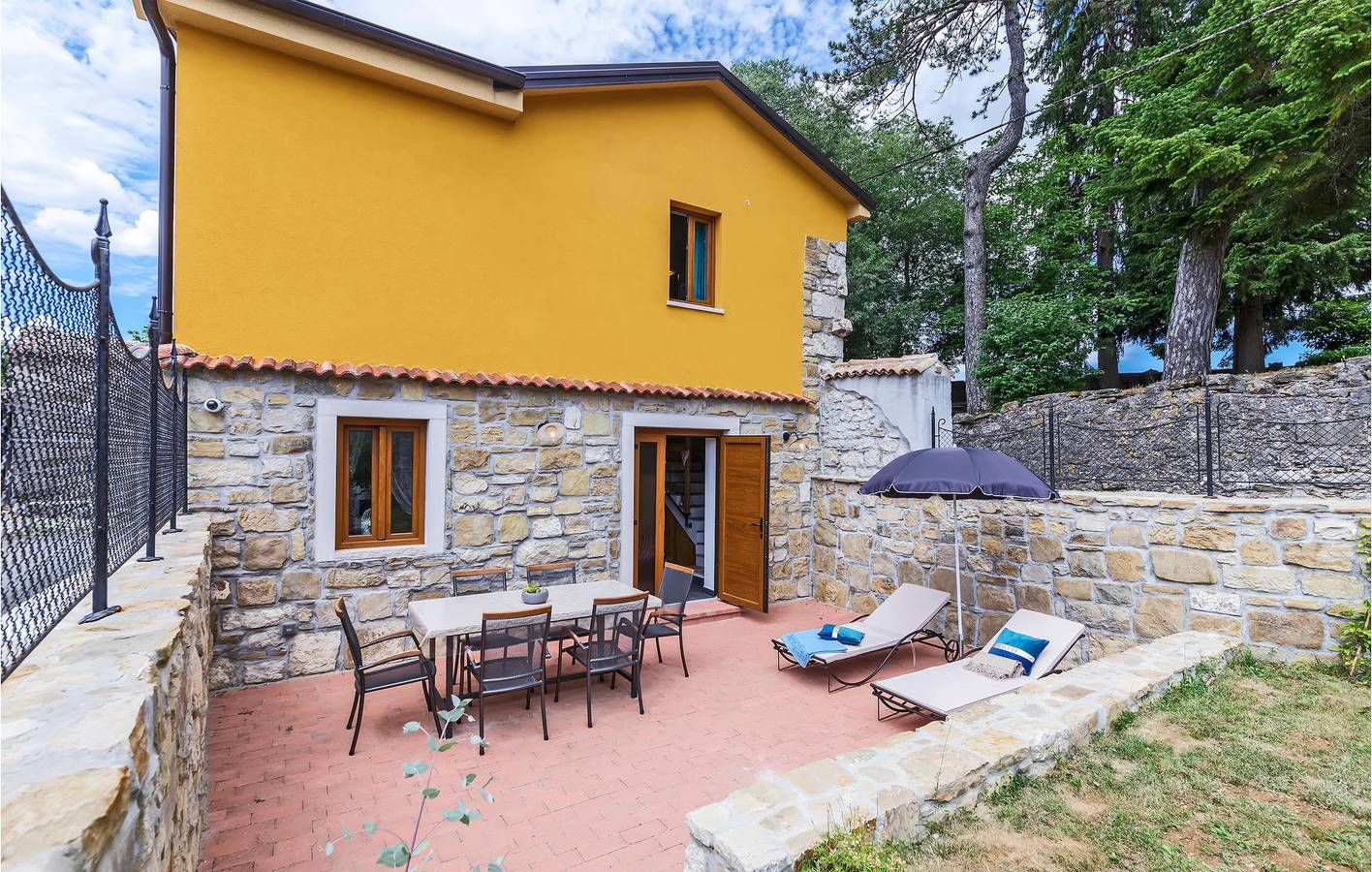 Ferienhaus für 4 Personen mit Terrasse in Pazin, Zentralistrien
