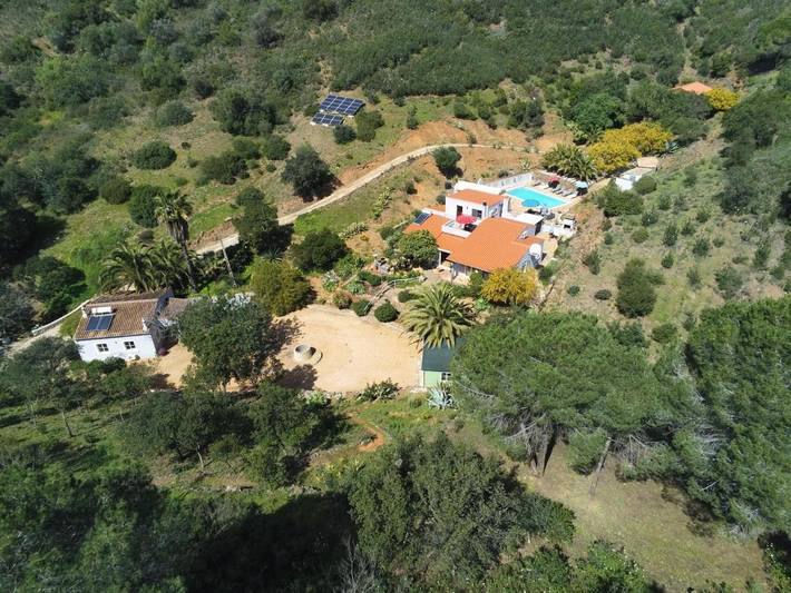 Location de vacances pour 2 personnes, avec piscine ainsi que vue et jardin dans Santa Catarina da Fonte do Bispo