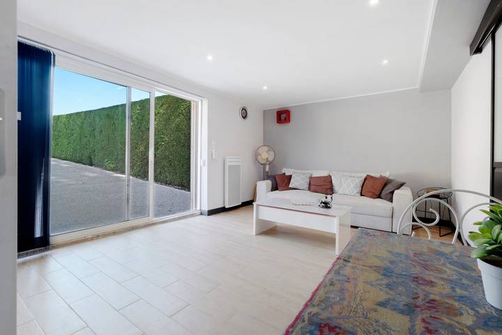Apartamento entero, Apartamento 'Le Repaire De Belette' con terraza privada, jardín compartido y Wi-Fi in Coulounieix-Chamiers, Périgord Blanc