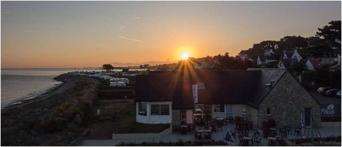 Gîte pour 4 personnes, avec piscine ainsi que terrasse et vue à Trélévern - 4