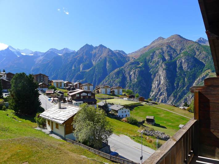 Ferienwohnung für 4 Personen, mit Balkon und Garten sowie Ausblick in Grächen