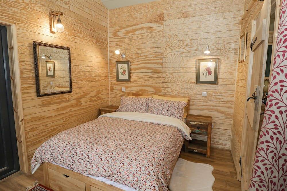 Willow, pet friendly, with hot tub in Dunchurch in Bourton And Draycote, Warwickshire