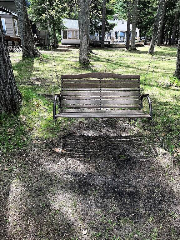 Cabin for 10 people, with terrace and yard in Higgins Lake