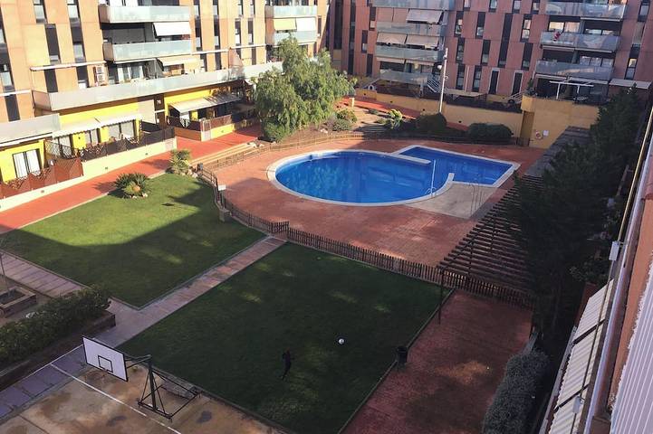 Apartamento de vacaciones para 6 personas, con jacuzzi y balcón además de jardín y piscina - 1