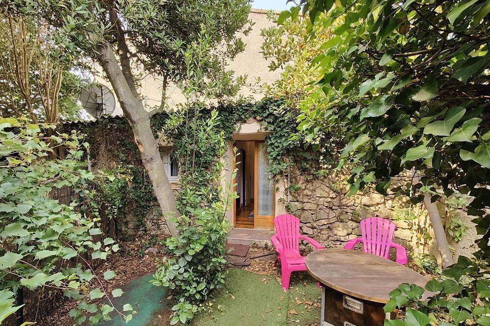Petite Maisonnette Indépendante sur Terrain Ombrage Proximite Plage in Poussan, Mittelmeerküste (Frankreich)