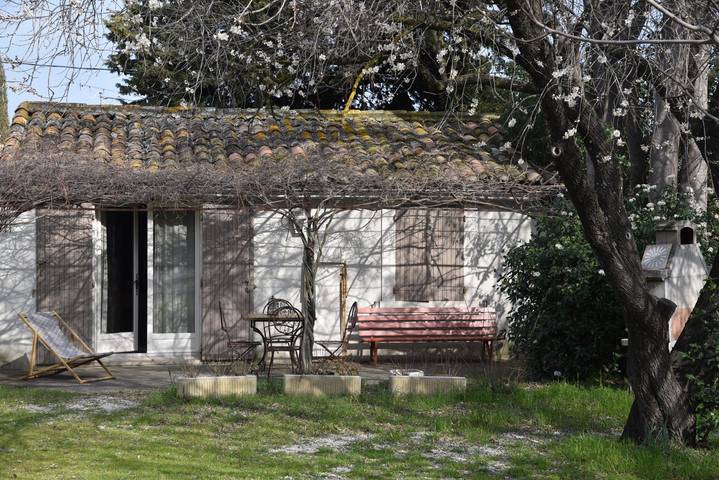 Gîte pour 4 personnes, avec terrasse ainsi que jardin et piscine, animaux acceptés à Saint-Rémy-de-Provence - 2