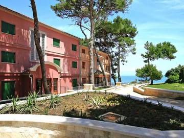 Ferienwohnung für 3 Personen, mit Pool und Balkon/Terrasse sowie Sauna und Whirlpool, mit Haustier in Veli Losinj