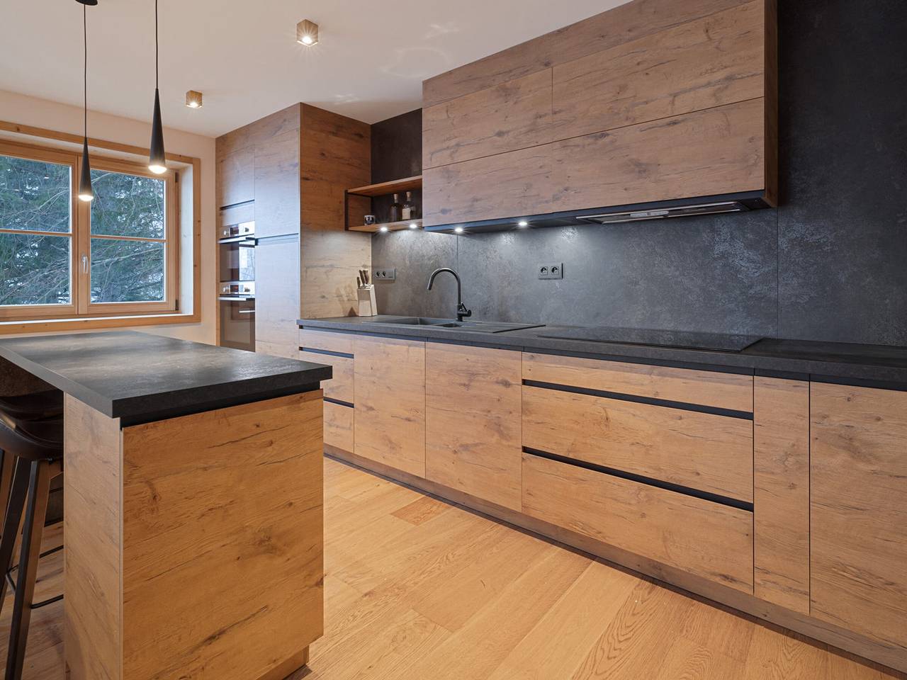 Chalet renovado con acceso directo a pistas, gran jardín y estacionamiento in Le Monêtier-les-Bains, Serre Chevalier