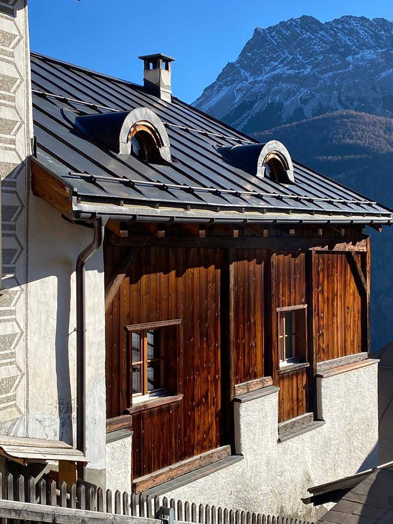 Ganze Ferienwohnung, Ferienwohnung Jassa Sura - Ferienwohnung im Engadinerhaus 148 m2 max 6-7 Personen in Tschlin, Valsot
