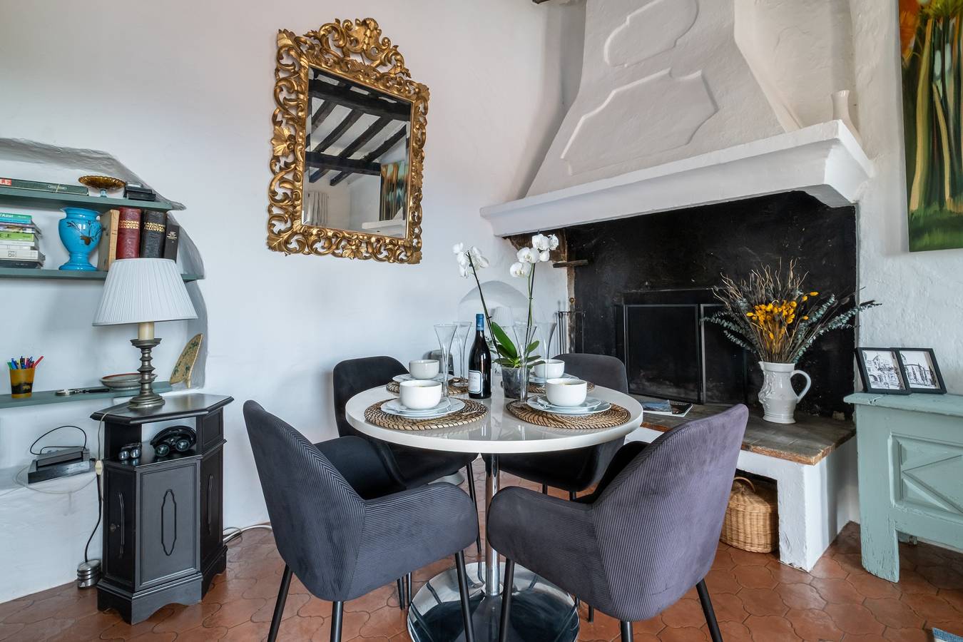 Appartement entier, Appartement 'Les 3 Vues' avec vue sur la mer et Wi-Fi in Tourrettes-sur-Loup, Côte méditerranéenne (France)
