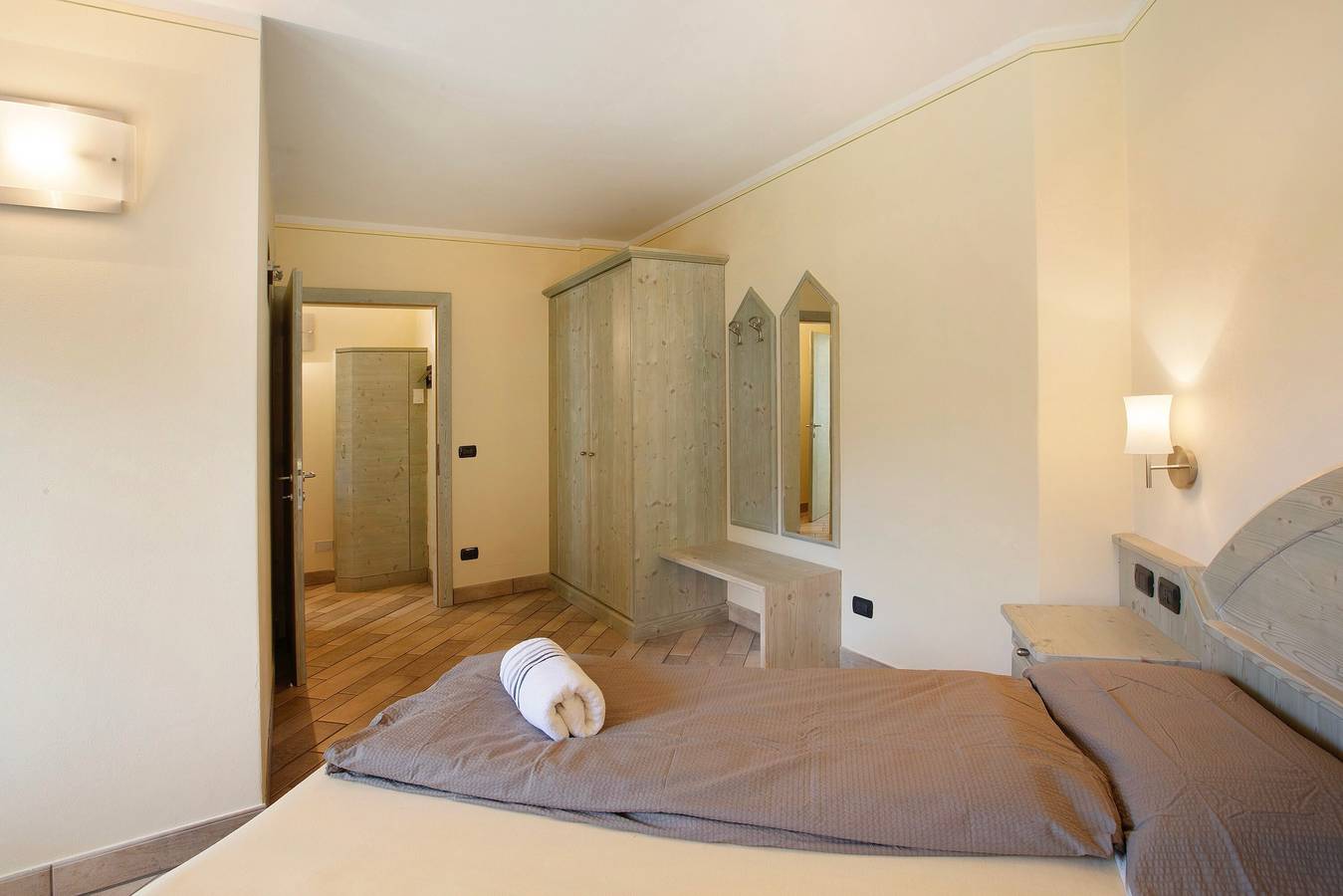 Apartamento entero, 'Appartamento 3' con vistas a la montaña, jardín compartido y Wi-Fi in Livigno (Town), Livigno