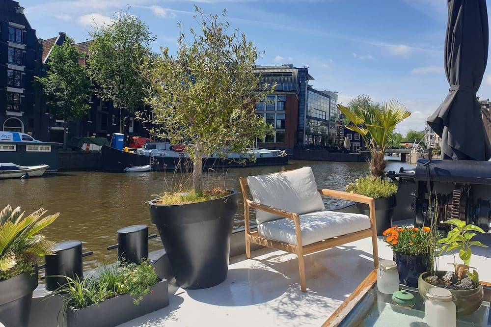 Luxury houseboat in Amsterdam Center! in Dutch Coast