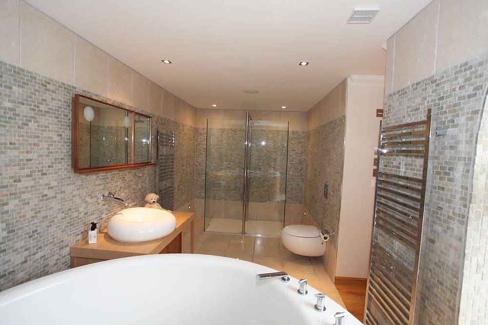 Stunning 6 bedroom 6 bathroom country home with large private indoor heated swimming pool in Banff (Aberdeenshire), Aberdeenshire
