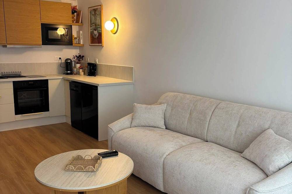 Ganze Wohnung, Luxurious and Elegant Studio in the Heart of Clamart in Clamart, Hauts-de-Seine
