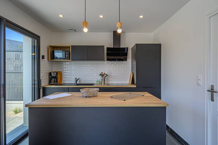 Location de vacances pour 8 personnes, avec jardin ainsi que terrasse et piscine à Ambon - 4