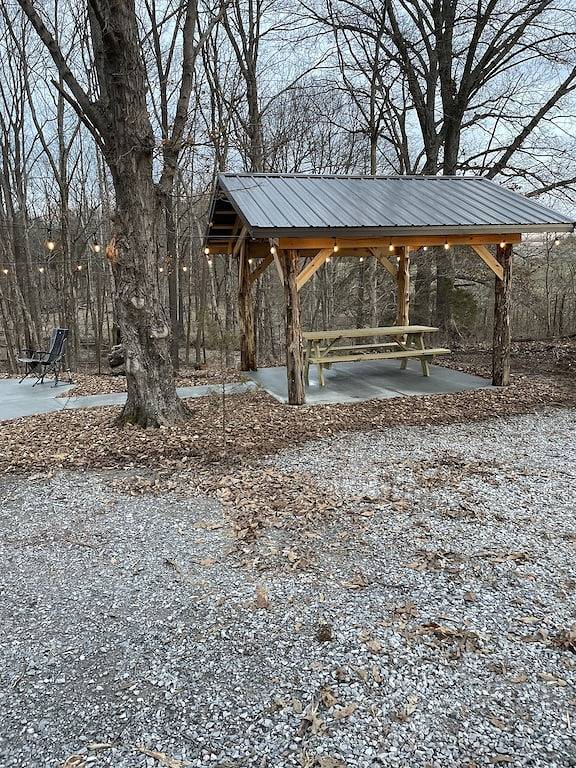 Brand new cabin in the woods with hot tub 1/2 mile from Starview Winery in Union County (IL)