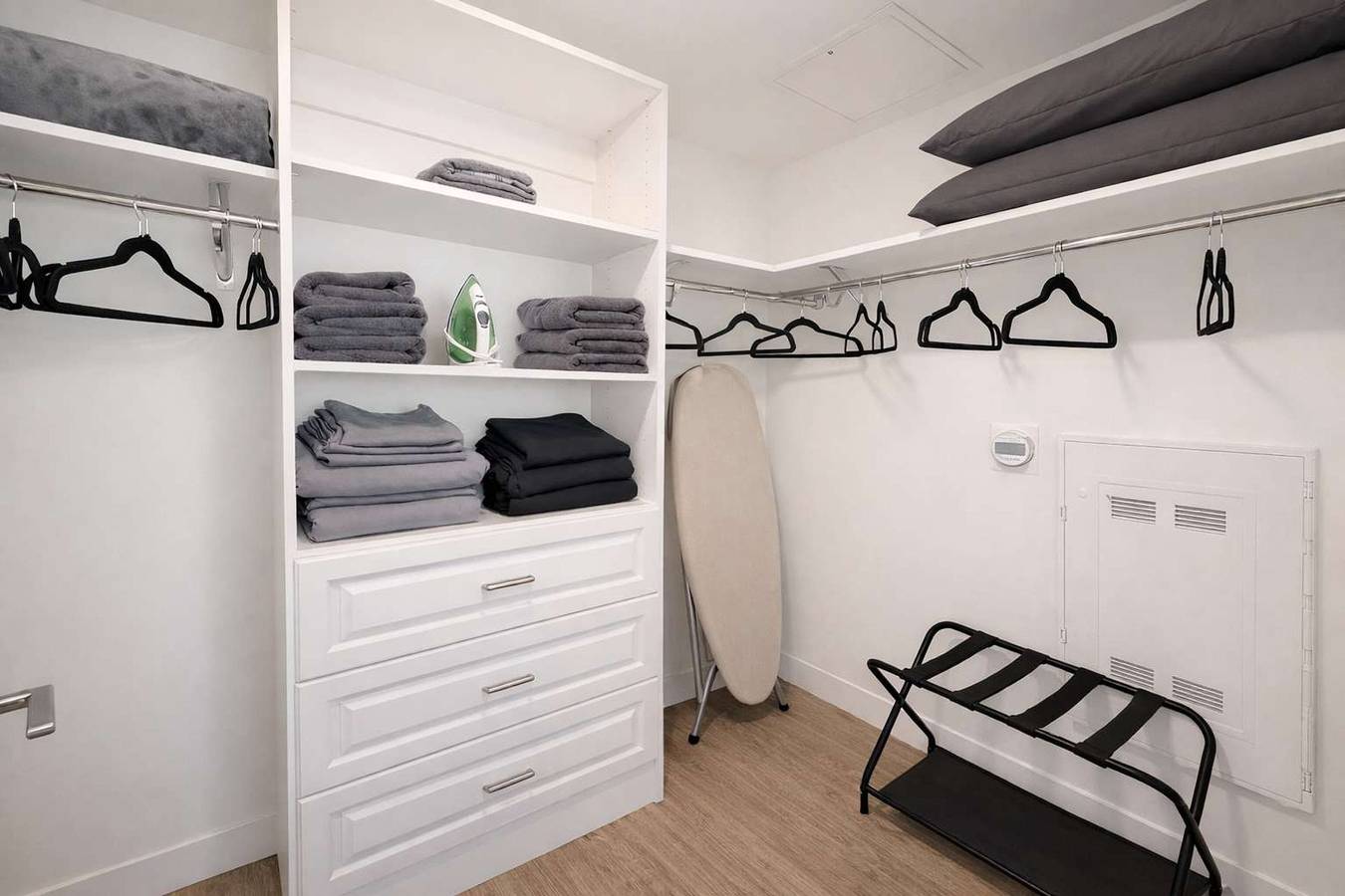 Apartamento entero, Chic Stay 10Min to Disneyland w Pool Gym   Parking in Santa Ana (california), Condado de Orange