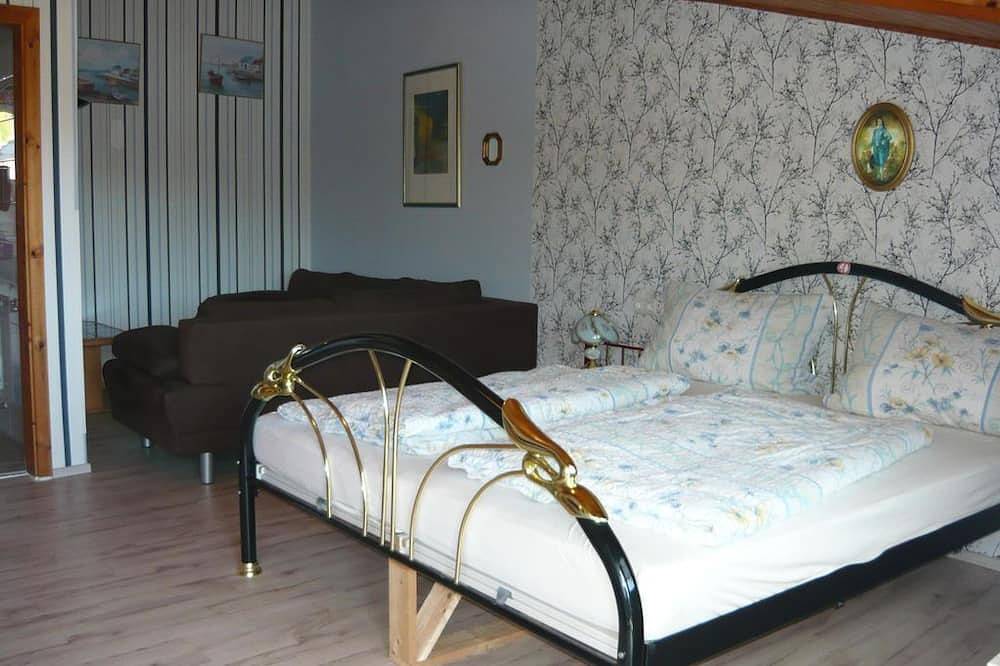 Geheel appartement, Gästehaus Schneider - Double room in Wintrich, Bernkastel-Kues