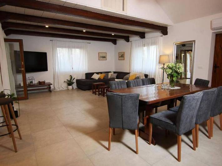 Villa pour 8 personnes, avec jardin ainsi que terrasse et piscine, animaux acceptés à Supetar - 3