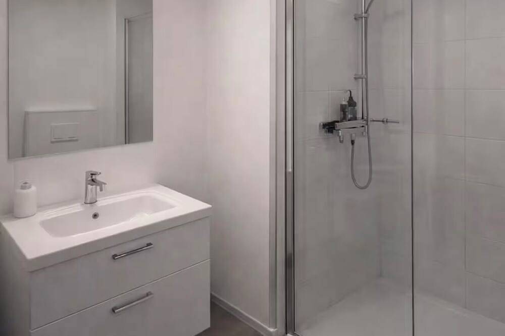 Appartamento intero, Spacious 3-bedroom apartment in serene Zürich with Ac and gym in Zurigo, Distretto di Zurigo