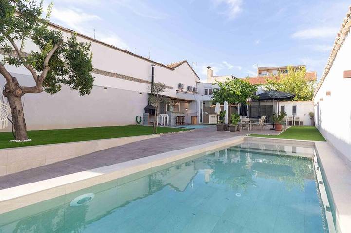 Chalet para 2 personas, con jardín además de balcón y piscina - 1