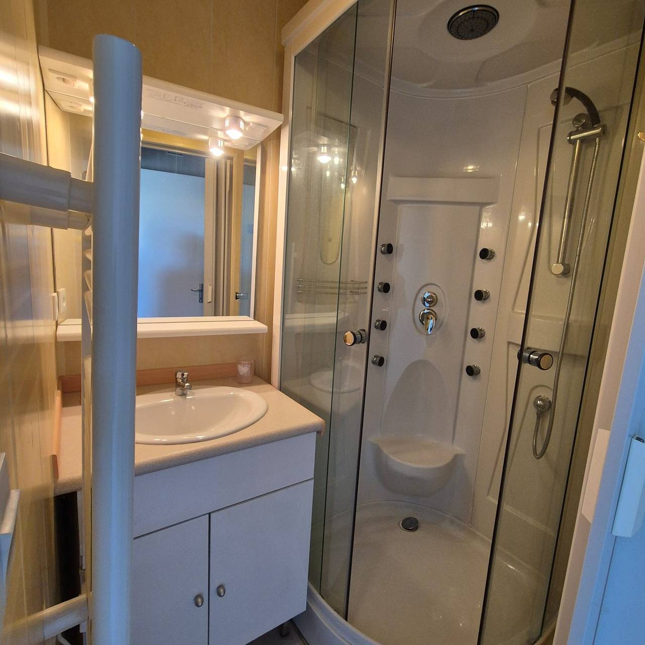 Gästezimmer Les Loges mit gemeinsamer Terrasse, Garten und Wlan in Luçon, Fontenay-le-Comte