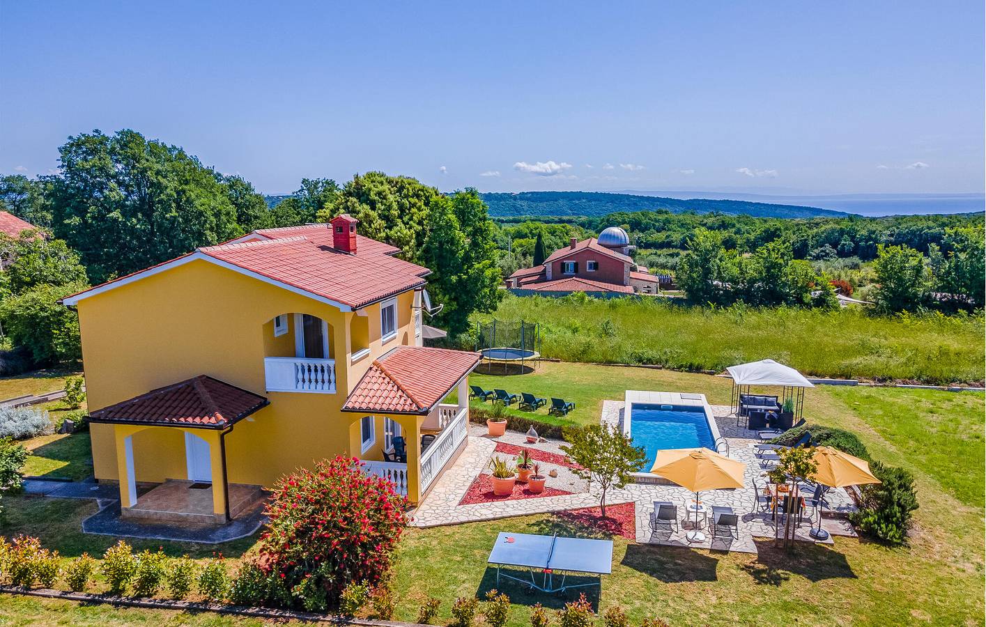 Urlaub am Meer: Modernes Apartment mit 2 Schlafzimmern, Pool und Parkplatz in Valtura, Südküste Istrien