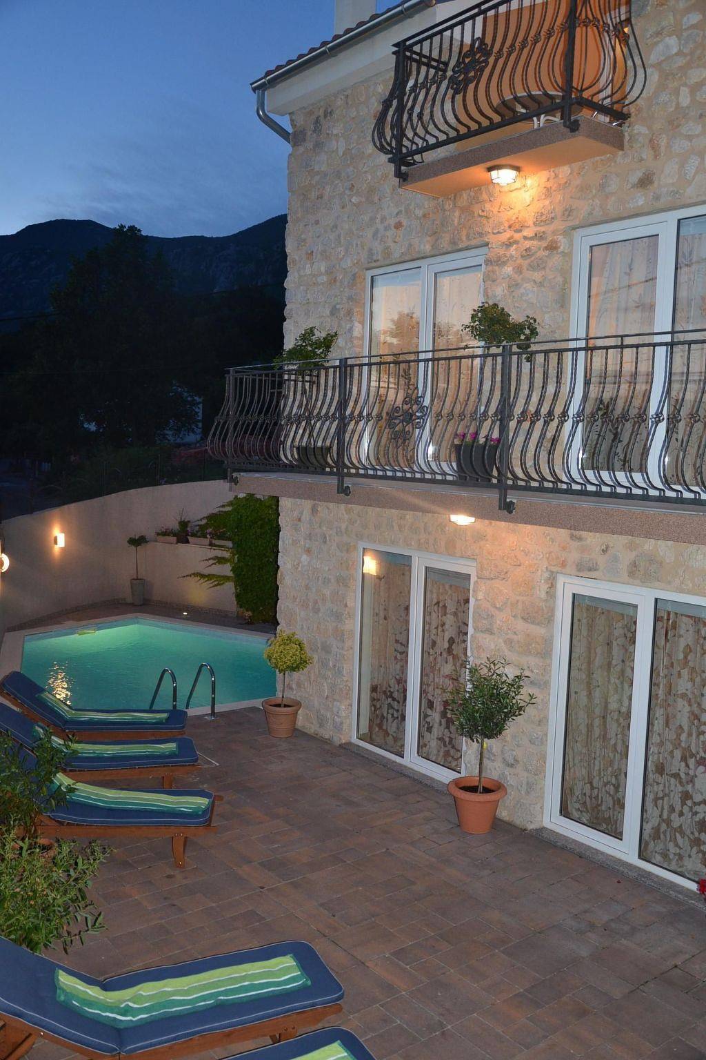 Großes Ferienhaus mit eigenem Pool und Terrasse in Grizane, Primorje-Gorski Kotar