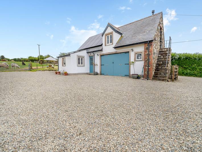 Cottage for 4 people, with garden in Trefin