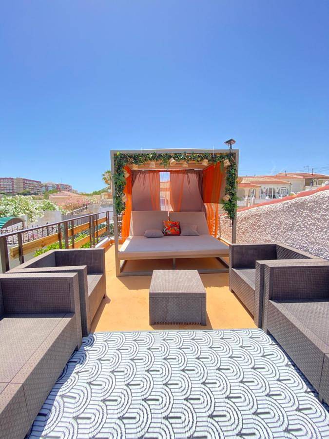 Entire Villa by the sea with private garden and mini pool in Torrevieja, Costa Blanca