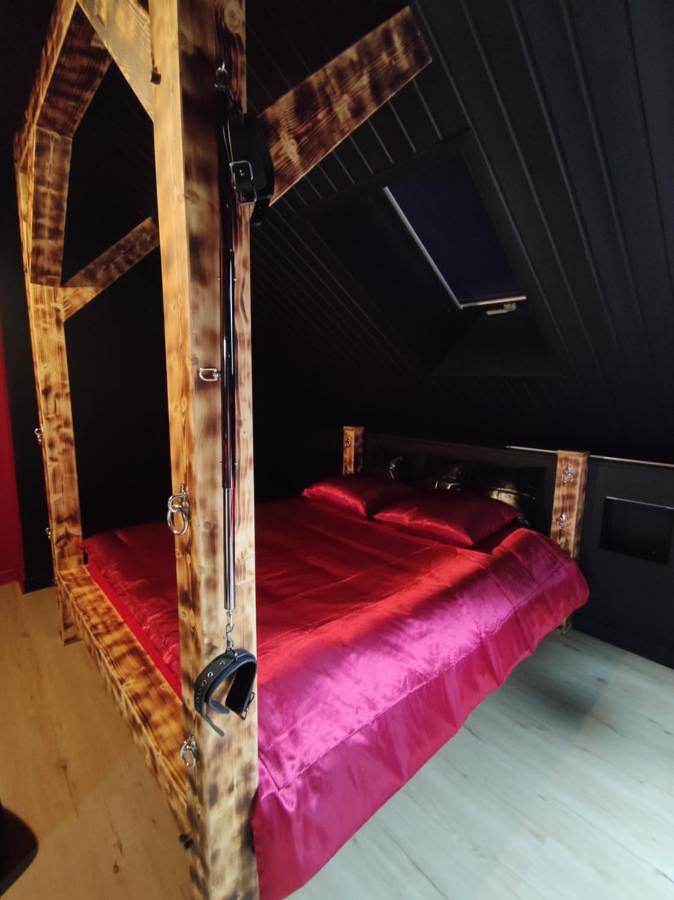 Appartement entier, La Love room in Arbois (homonymie), Jura Francais