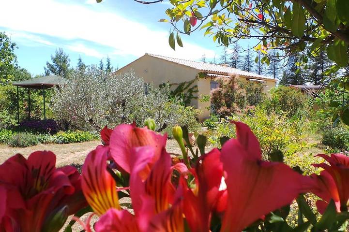 Villa independiente con piscina privada en el Luberon (6 personas) in Saint-Saturnin-lès-Apt, Parque natural regional del Luberon