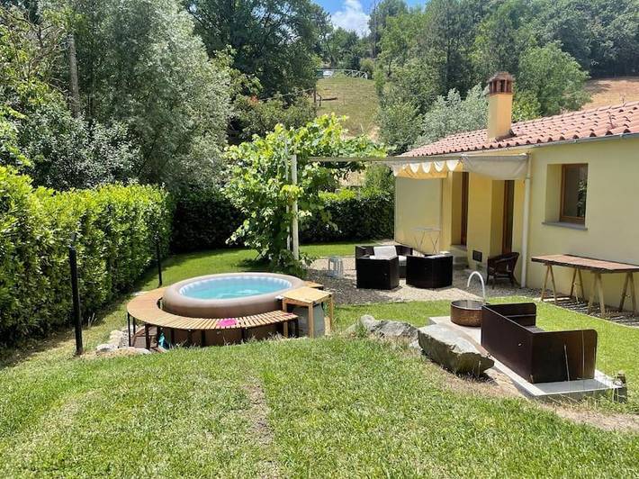 Casa vacanza per 4 persone, con Idromassaggio e Terrazza nonché Giardino e Piscina a San Giovanni Valdarno