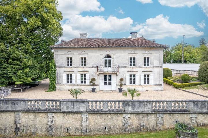 Chambre d’hôte pour 2 personnes, avec terrasse et vue ainsi que piscine et jardin à Grand-Brassac