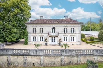 Chambre d’hôte pour 2 personnes, avec jardin et terrasse ainsi que piscine et vue à Grand-Brassac