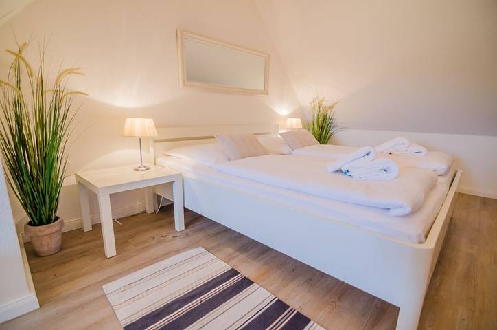 Ganze Wohnung, 2-Zimmer-Ferienwohnung mit Balkon, in Strandnähe. in Wenningstedt, Sylt