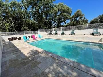 Hôtel pour 3 personnes, avec jardin et piscine à Saint-Geniès-des-Mourgues