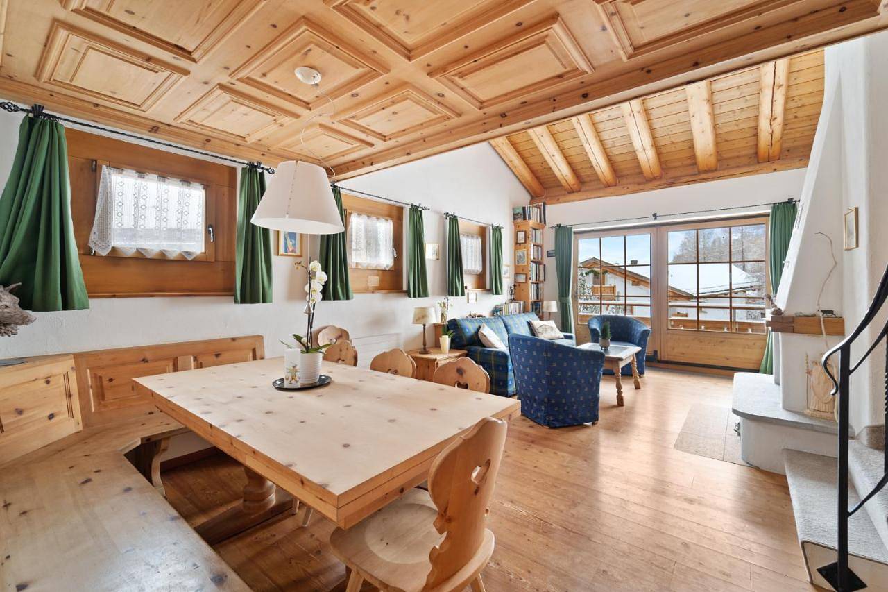 Ganze Wohnung, Luxury Chalet St Moritz with View - 4 Bedrooms in Madulain, Sankt Moritz