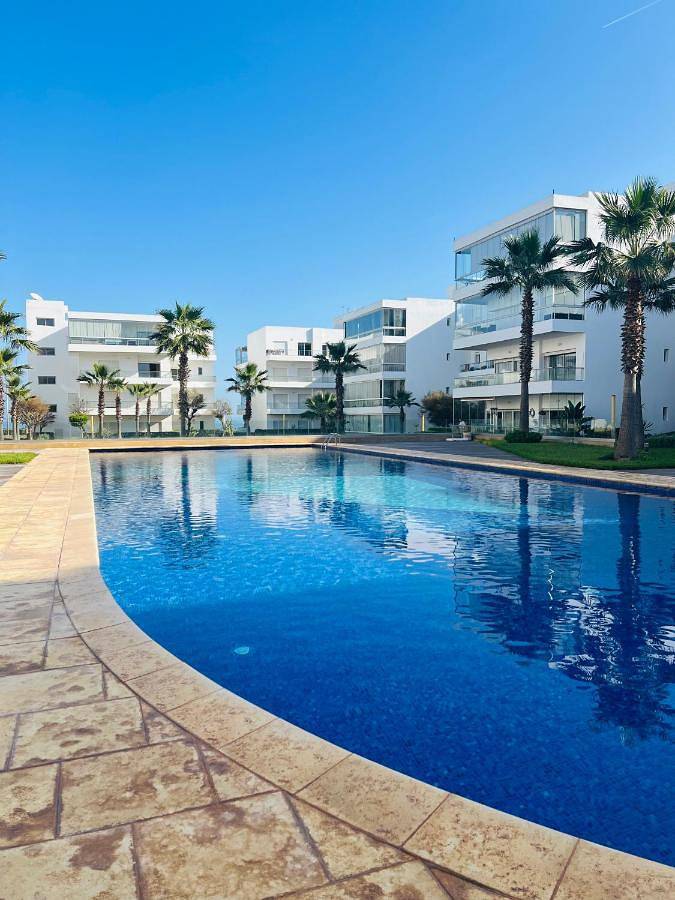 Appartement de vacances pour 3 personnes, avec bassin pour enfant et vue ainsi que piscine et jardin