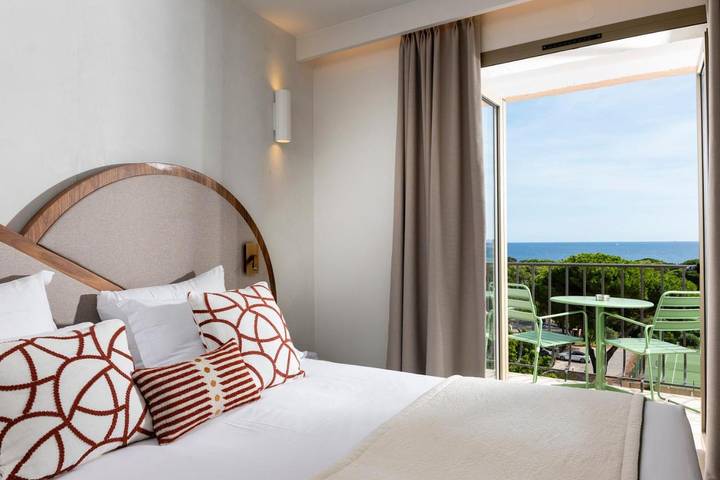 Hôtel pour 4 personnes, avec piscine ainsi que jardin et vue