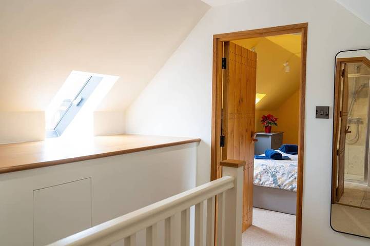 Matties Loft - peaceful, private garden/hot tub, swimming lake, Spa and wellness in Bletchingley, Surrey