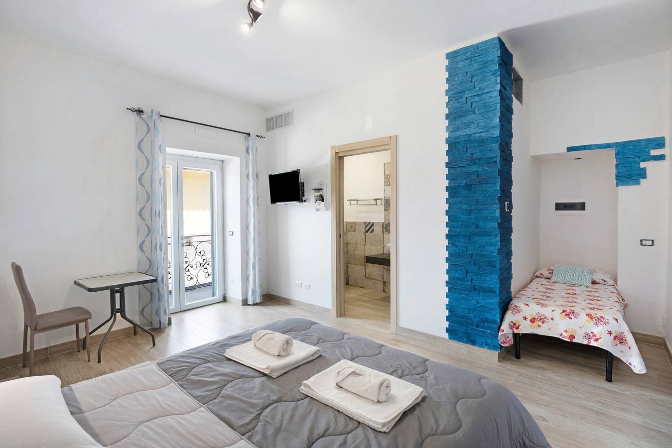 Zimmer 'Napoli Con Vista Vesuvio' mit Bergblick, Wi-Fi und Klimaanlage in Pimonte, Monti Lattari